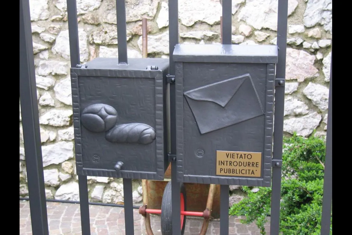 Cassetta delle lettere in ferro battuto