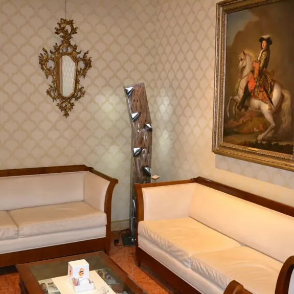 Esposizione di opere in ferro battuto al Grand Hotel Indigo di Verona